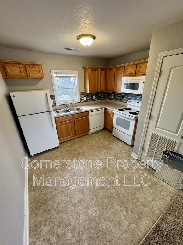 Photo - 8290 Center Dr