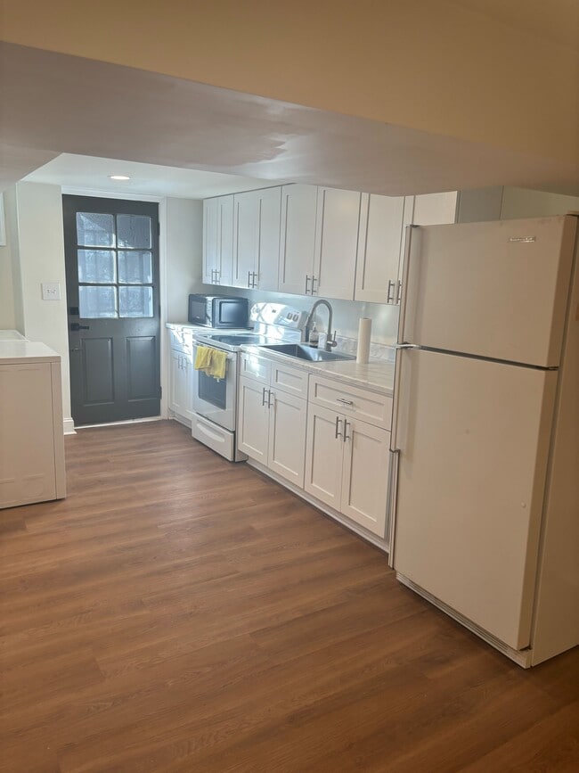 Kitchen - 1831 Deveron Rd