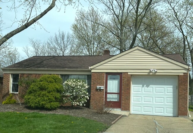 Building Photo - 1663 Longwood Rd Rental
