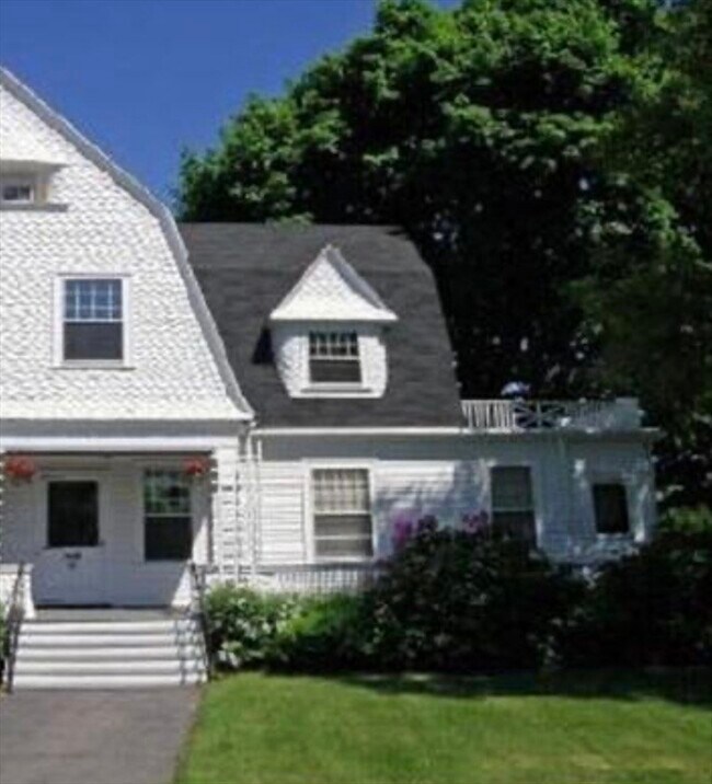 Building Photo - 583 Watertown St