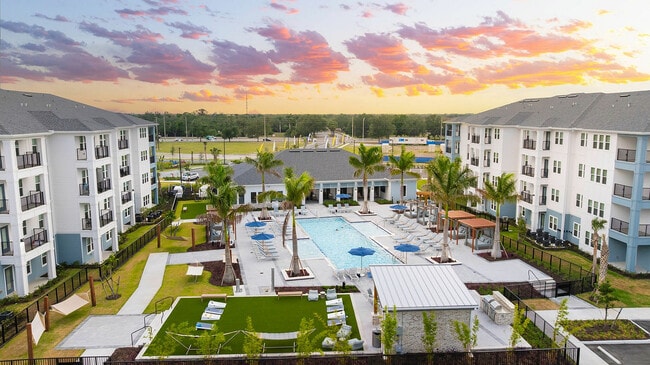 Patio de la piscina - Marlowe Jacaranda