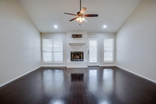 Photo - 142 N Utica Ave