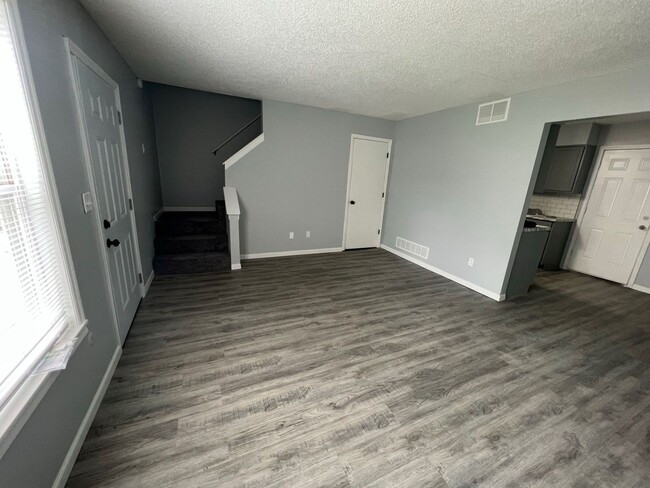 Beautifully Remodeled 2/1 apartment in Par... - Beautifully Remodeled 2/1 apartment in Par...