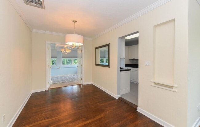 Photo - 340 Russlyn Dr