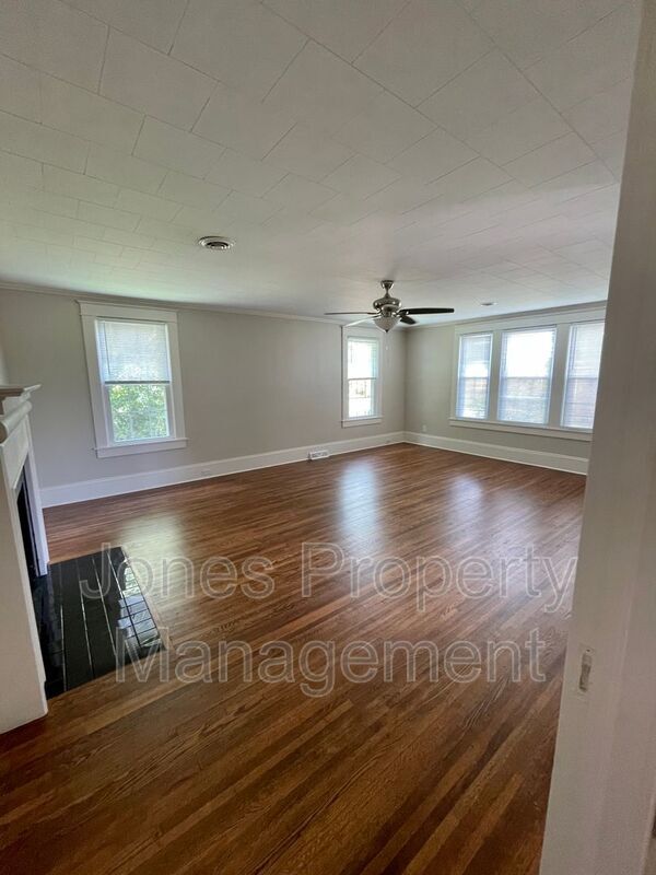 Photo - 1419 N Main St