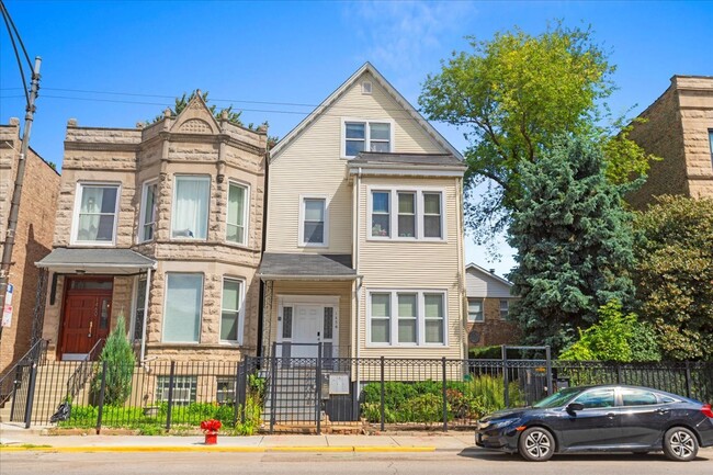 Building Photo - 1456 W Irving Park Rd Unit 3 Rental