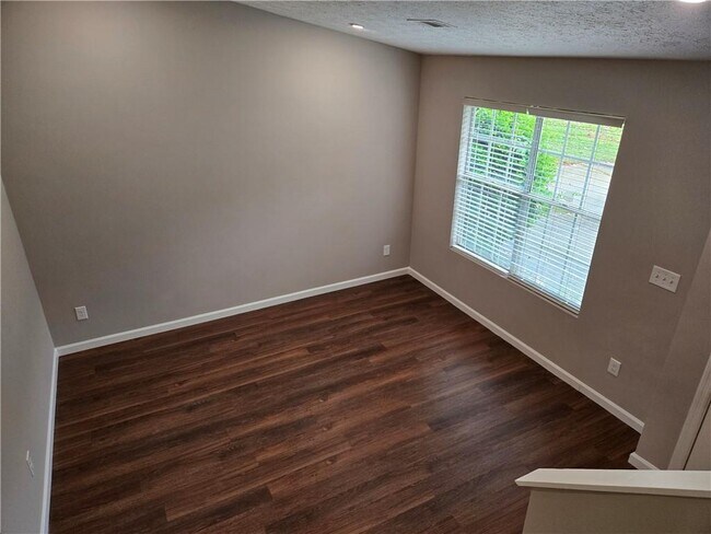 Photo - 1680 Wee Kirk Rd SE