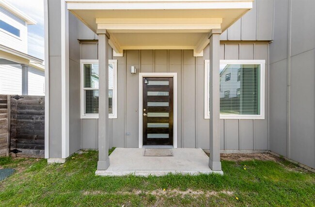 Photo - 7605 Providence Ave Unidad B