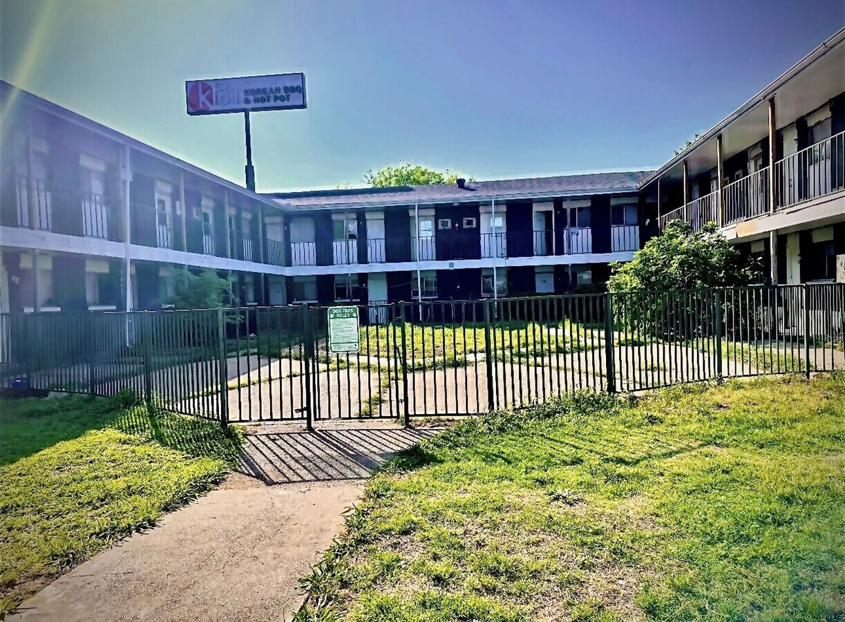 Photo - Studio apt available now only $595 monthly!! Unidad 213 A