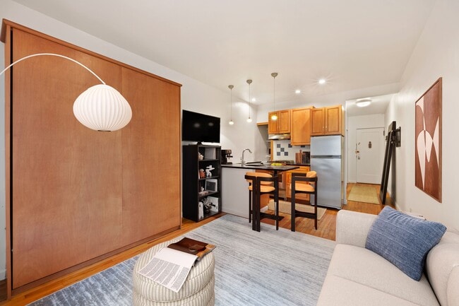 Photo - 312-320 W 23rd St Rental
