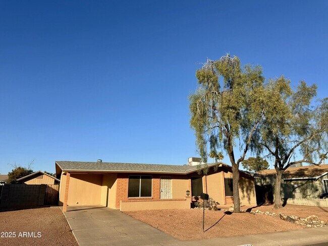 Building Photo - 1802 W Villa Rita Dr