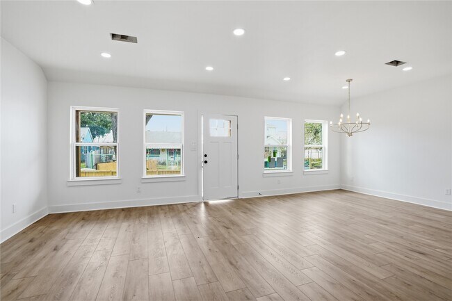 Photo - 532 N Super St