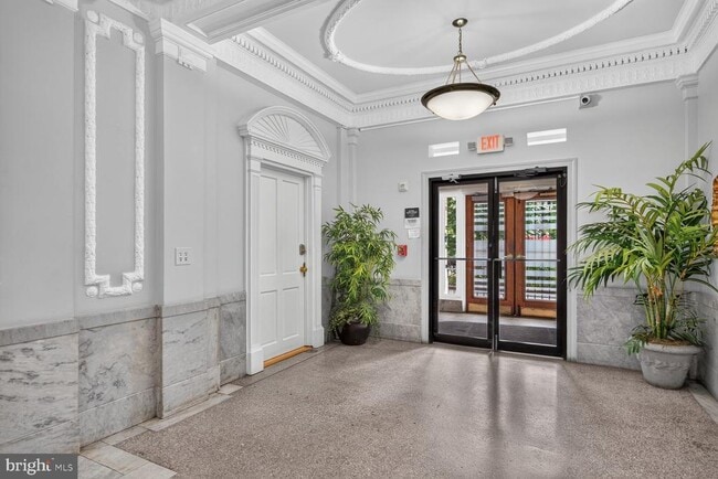 Building Photo - 3060 16th St NW Unit 308