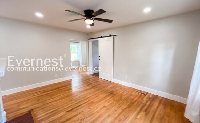 Photo - 306 Red Oak Dr