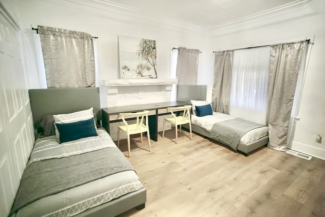 Photo - 3109 Raymond Ave