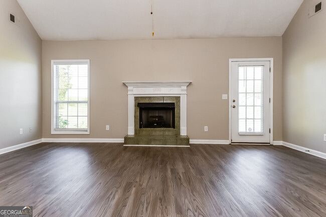 Photo - 215 Ashton Dr