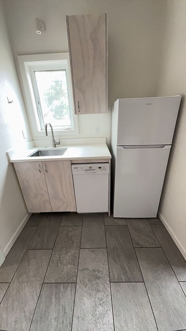 Photo - 332 W 5th Ave Unit B