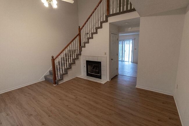 Photo - 212 Nikki Way