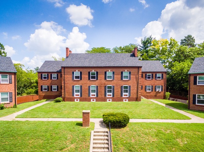 updated exterior - Heirlooms of Cincinnati Apartments