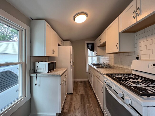 Building Photo - 313 7th Ave SE Unit A313-1S Rental