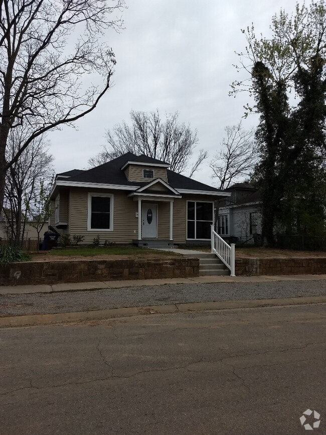 Building Photo - 2819 Tilles Ave Rental
