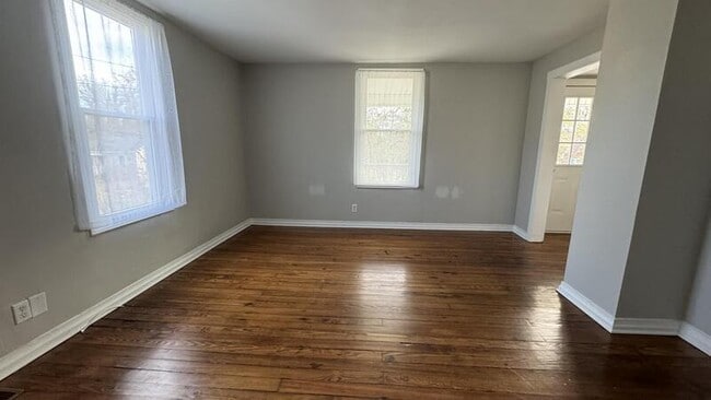 Photo - 2302 Dunkirk Ave NE