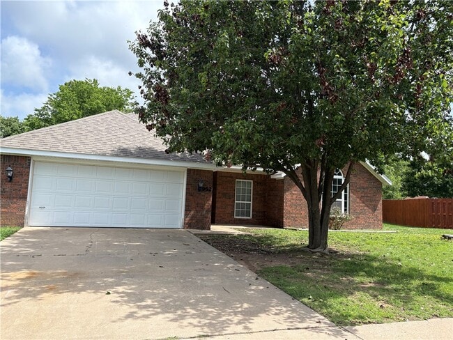 Building Photo - 952 Queen Annes Lace Dr