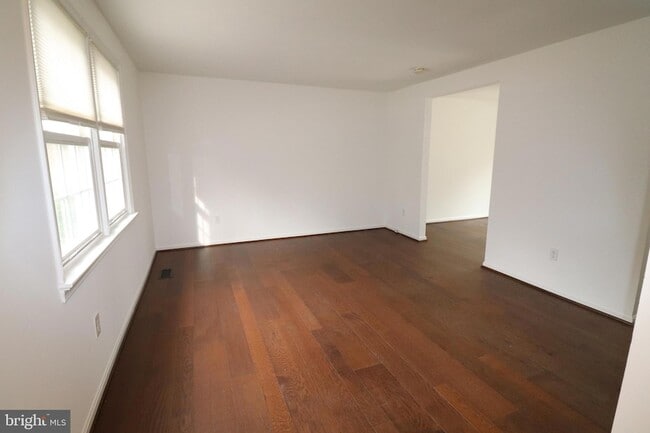 Photo - 138 Sharpstead Ln