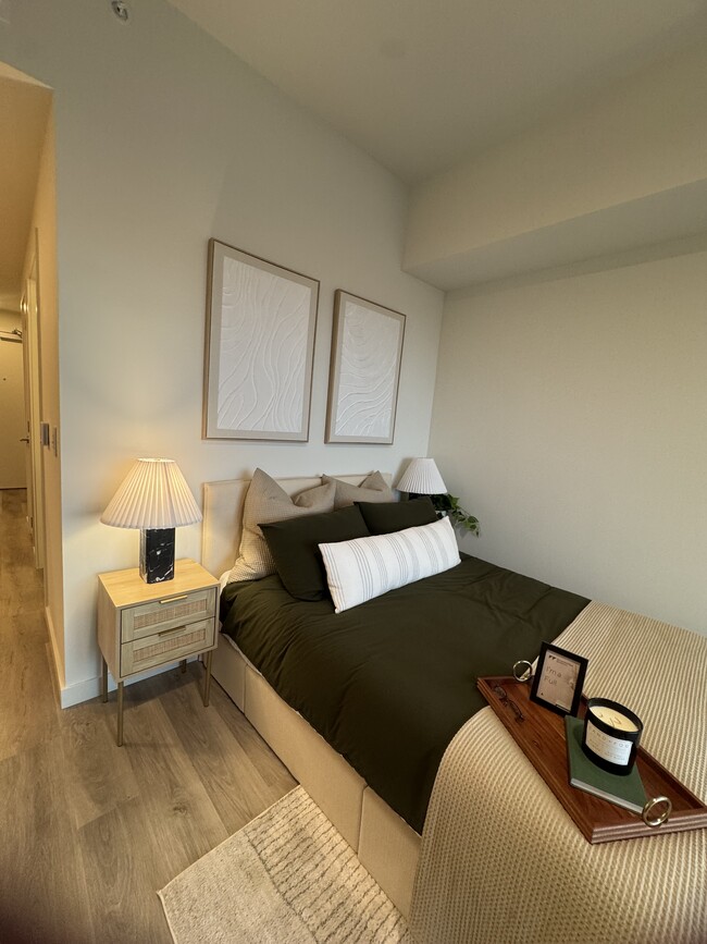 Building Photo - 94 NW 30th St Unit 415