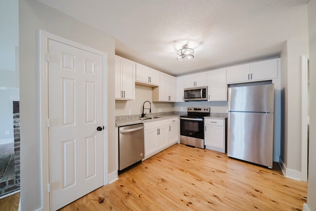 Photo - 1072 Walnut St