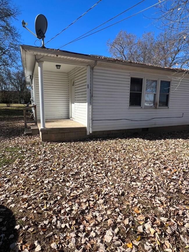 Building Photo - 327 Cornelius Ave