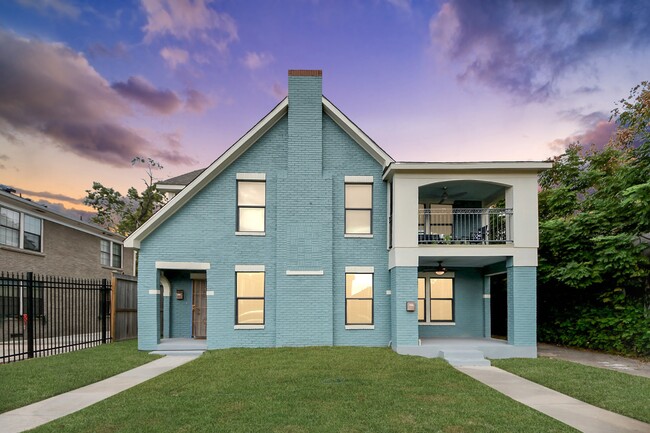 Building Photo - 2817 Truxillo St