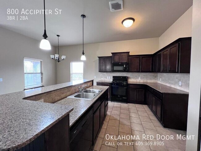 Photo - 800 Accipiter St