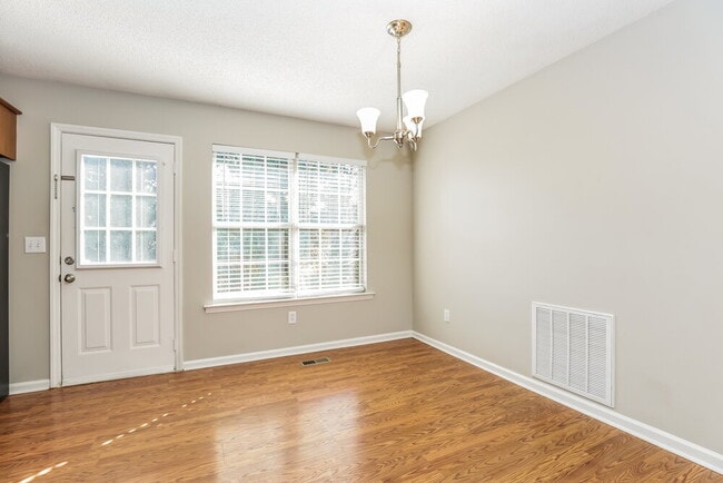 Photo - 2826 Henderson Ln