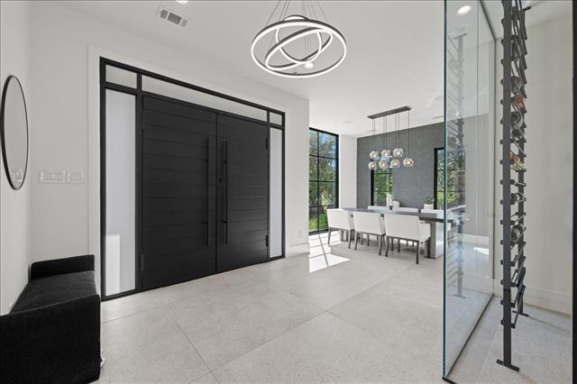 Photo - 5839 Richmond Ave