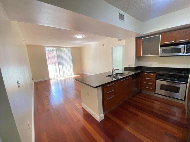 Building Photo - 2030 S Douglas Rd Unit 403
