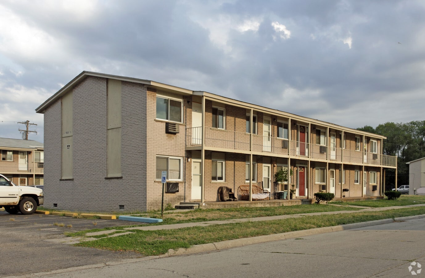 Bella Vista Apartments - Bella Vista Apartments