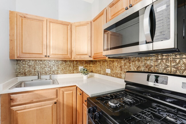 Photo - 1726 N Sedgwick St Unit 1F