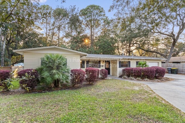 Photo - 26 Anastasia Dr SE