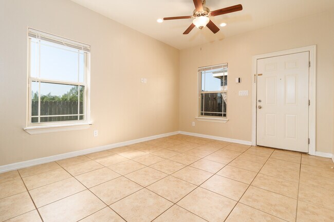 2710 E Garfield Ave Unit 2