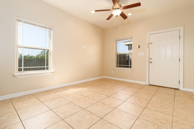 Photo - 2710 E Garfield Ave Unit 2