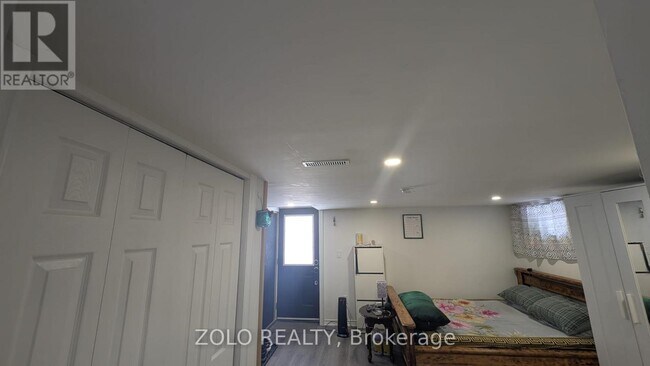 Photo - 285 W 31st St