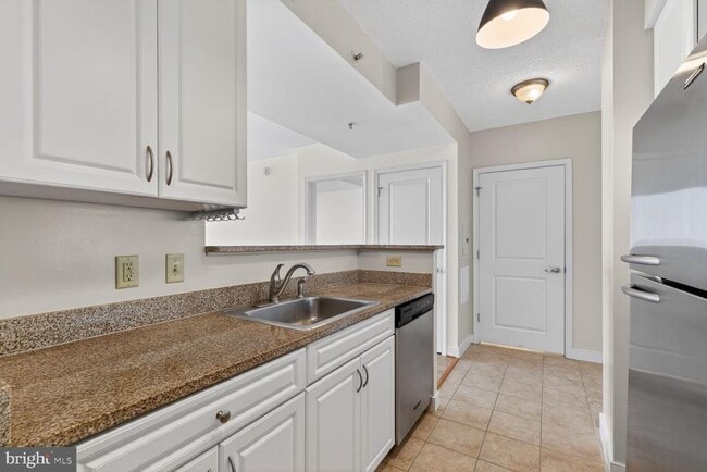 Photo - 555 Massachusetts Ave NW Unidad 1317