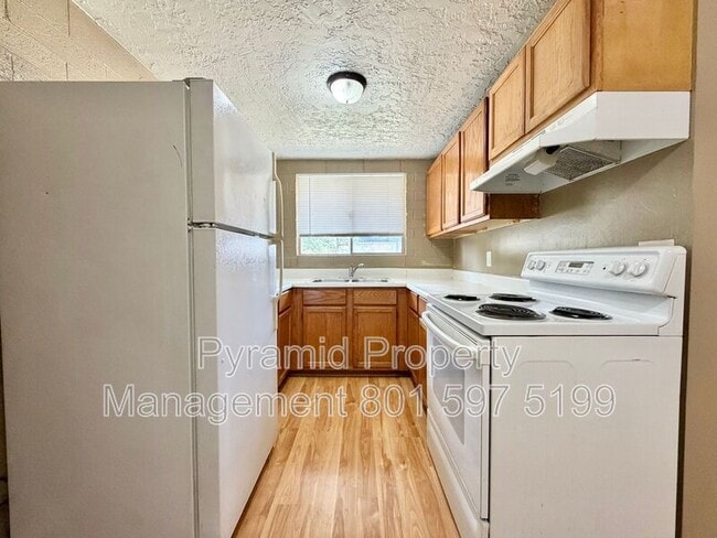 Building Photo - 805 S Cheyenne St