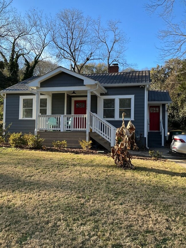Building Photo - Charming 3 bedroom/ 2 bathroom Home Close to UGA and Hospitals!