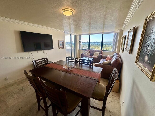 Photo - 2555 Collins Ave Unidad 2006