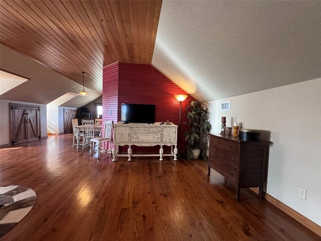 Photo - 6055 Trackside Rd