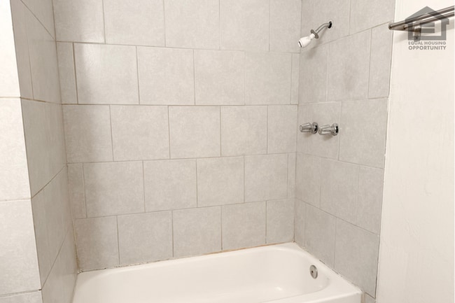 Photo - 2Bed/1Bath Apartment at Camelback Rd/Central Ave! Ready for Immediate Move-In! – NO HOA!