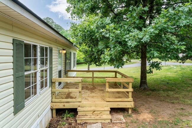Photo - Well Maintained Three Bedroom Home!