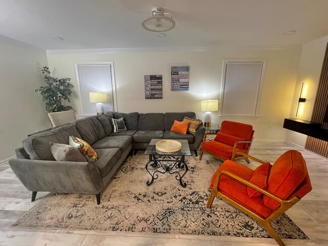 Photo - 321 Senate Ct Unidad SI ID1473424P